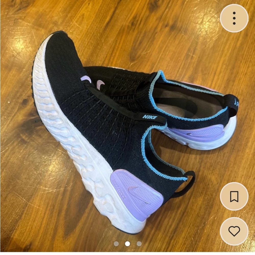Nike Zoom Vomero 7 trainers in black and purple #running. Size 9